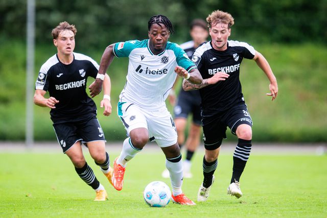 SC Braga: defesa-central formado no Bayern Munique muito perto dos arsenalistas