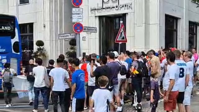 A BOLA em Berlim: Ambiente junto ao hotel de Inglaterra