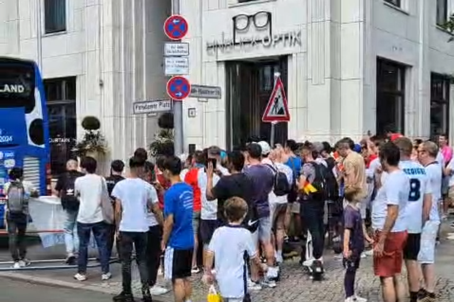 A BOLA em Berlim: Ambiente junto ao hotel de Inglaterra