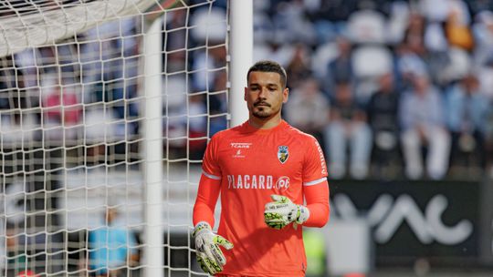 Ricardo Velho renova com Farense por duas épocas