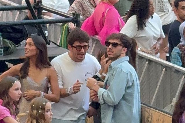 Charles Leclerc e Pierre Gasly não quiseram perder o concerto de Taylor Swift