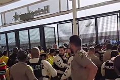 Adeptos colombianos em confrontos com a polícia americana