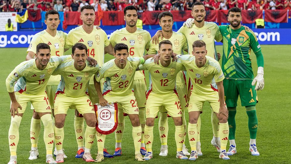 Espanha revela o 11 inicial duas horas antes do pontapé de saída da final