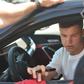 Dahl parou para fotos com adeptas do Benfica junto ao centro de estágio