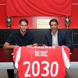 Dedic e Rui Costa na cerimónia de assinatura (SL Benfica)