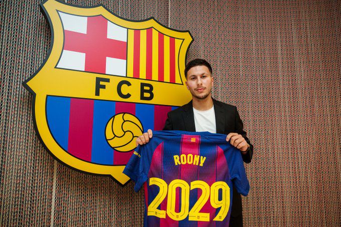 Mercado: Barcelona oficializa ex-alvo do FC Porto