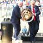 Presidente da FIFA, Gianni Infantino, e Donald Trump, presidente dos EUA, entregam troféu do Mundial de Clubes