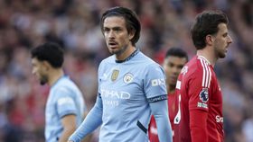 Adepto que agrediu Grealish suspenso por três anos
