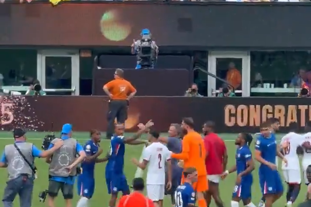 Novo vídeo mostra confusão final no Chelsea-PSG