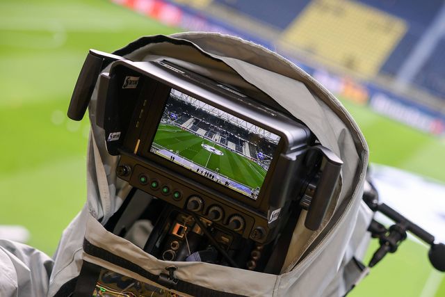 «Para o futebol português crescer no longo prazo há cinco fatores determinantes». FOTO IMAGO de uma câmara de TV a filmar o símbolo da Liga dos Campeões no centro de um relvado