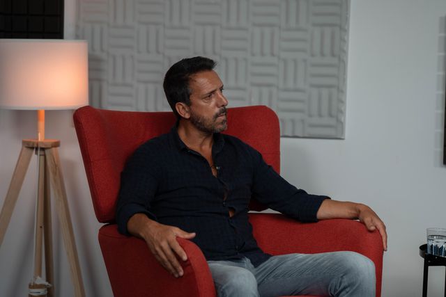 «A polícia mandava-nos parar, via que falávamos inglês e mandava-nos seguir»