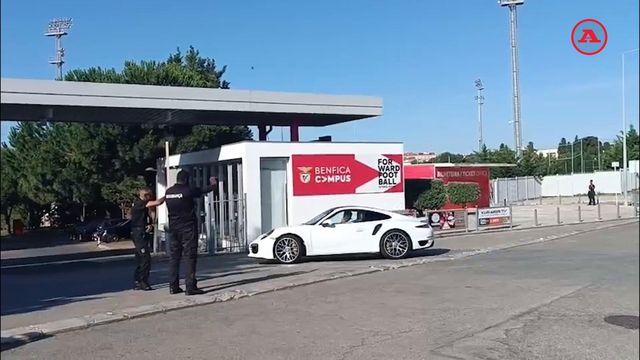 Rui Costa e jogadores chegam ao Seixal