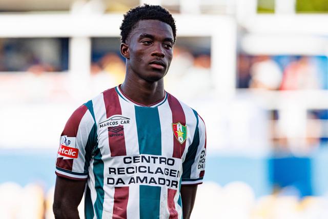 João Gastão deixa o Estrela da Amadora e ruma ao Farense, por empréstimo dos tricolores