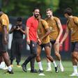 Ruben Amorim num momento de boa disposição com os jogadores no treino do Milan - Foto: Milan