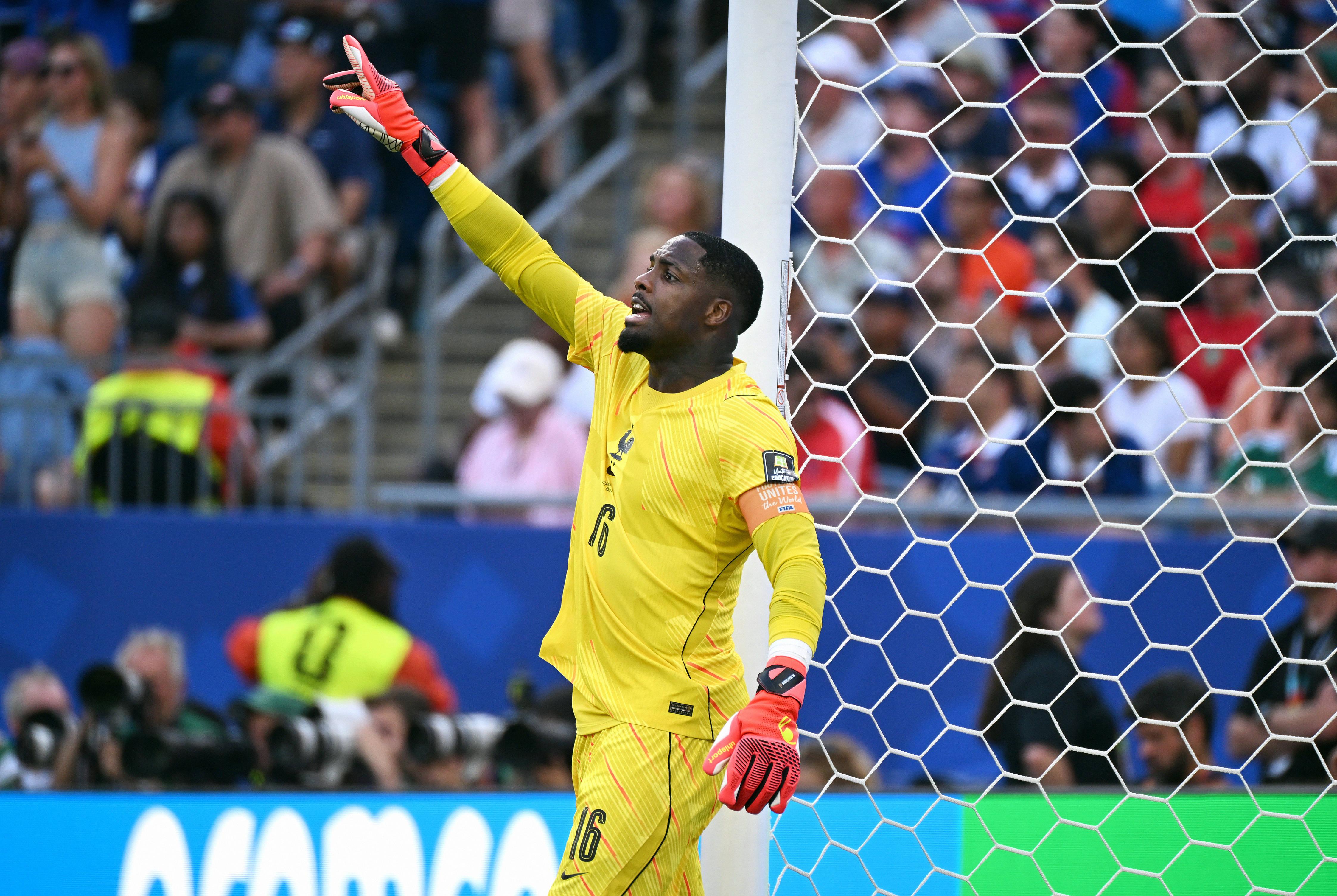 Mike Maignan, guarda-redes do Milan e da seleção francesa - €20 M