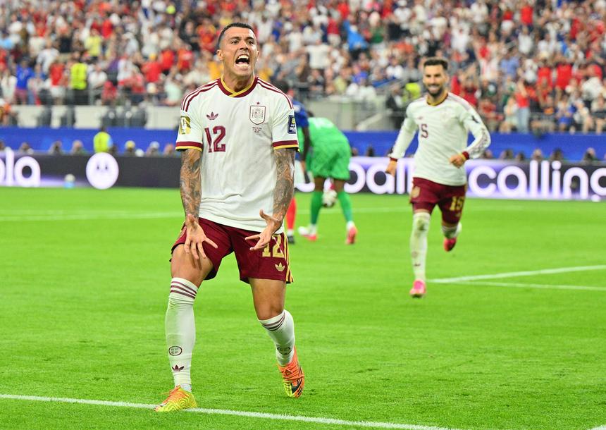 Pedro Porro marcou o segundo golo da Espanha e acabou com as dúvidas num jogo em que França foi muito inferior - FOTO: IMAGO