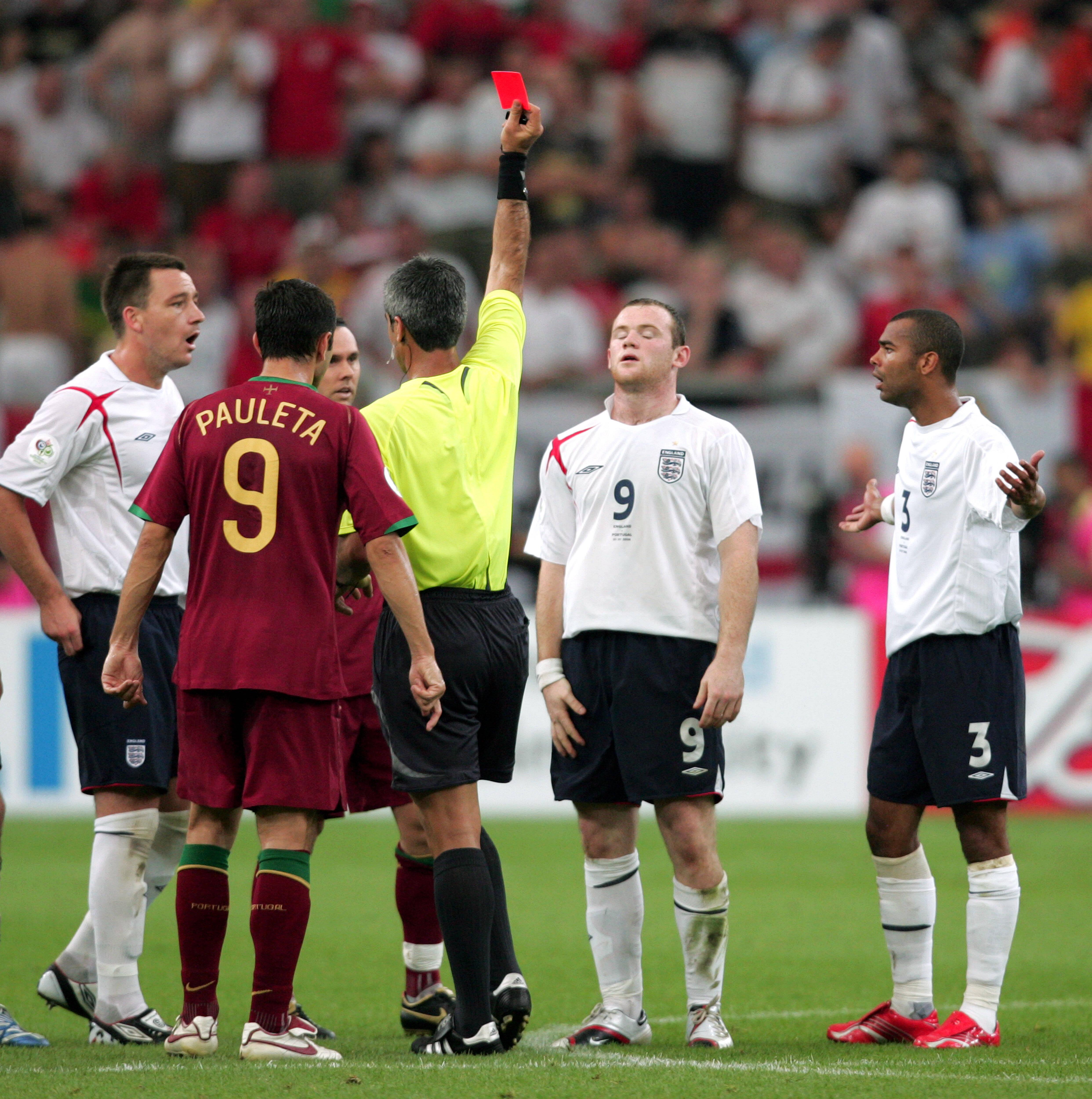 Inglaterra, 2006: a geração de Beckham, Gerrard, Lampard e Rooney caiu perante o primeiro grande desafio que encontrou, Portugal. nos quartos de final, onde a expulsão de Rooney e os penáltis se tornaram icónicos (IMAGO)
