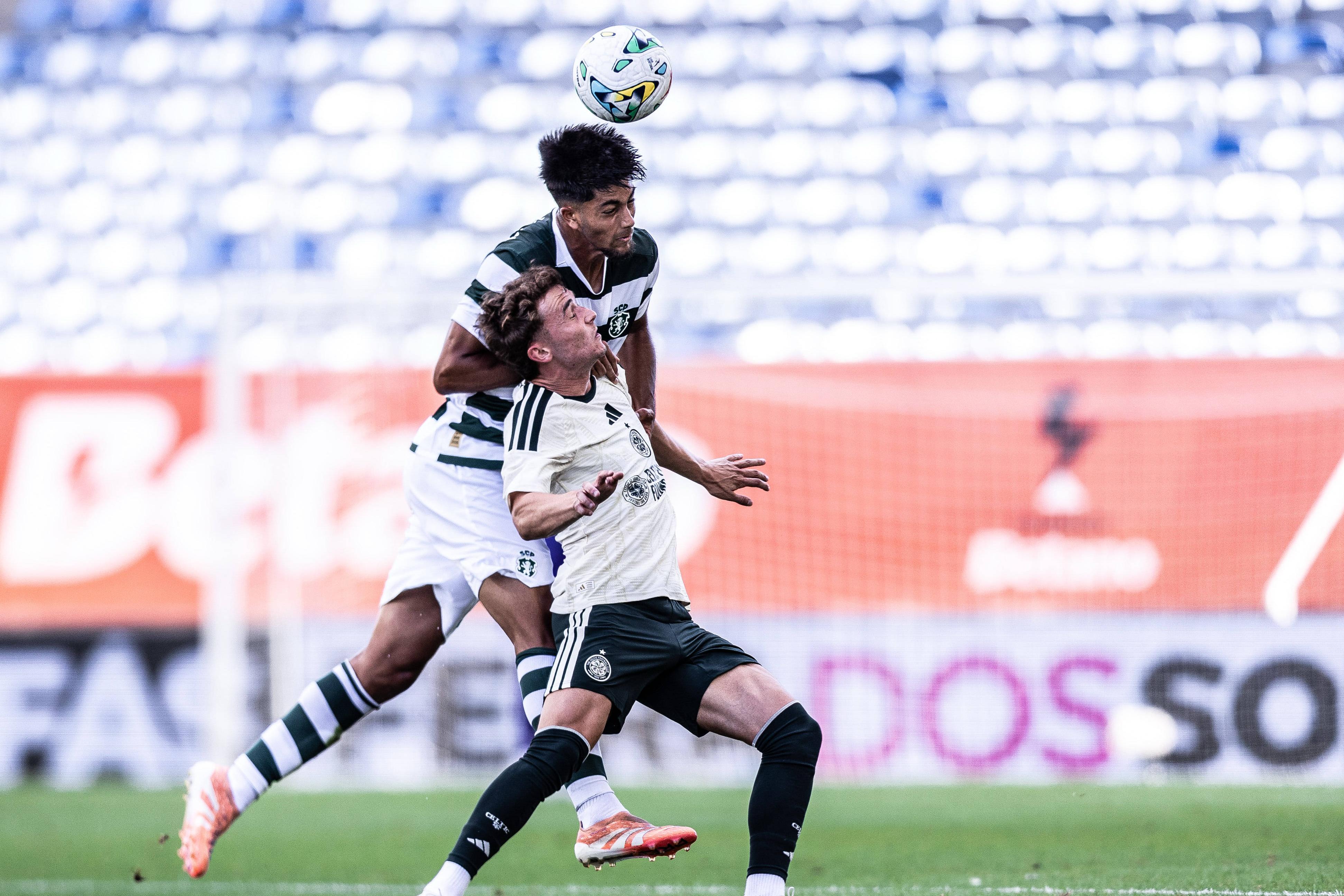 Eduardo Felicíssimo em ação no Estádio Algarve contra o Celtic - Foto: IMAGO