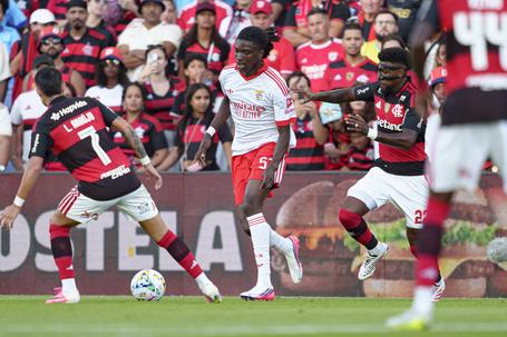 Benfica: Emerson Royal telefonou a Jaden Umeh