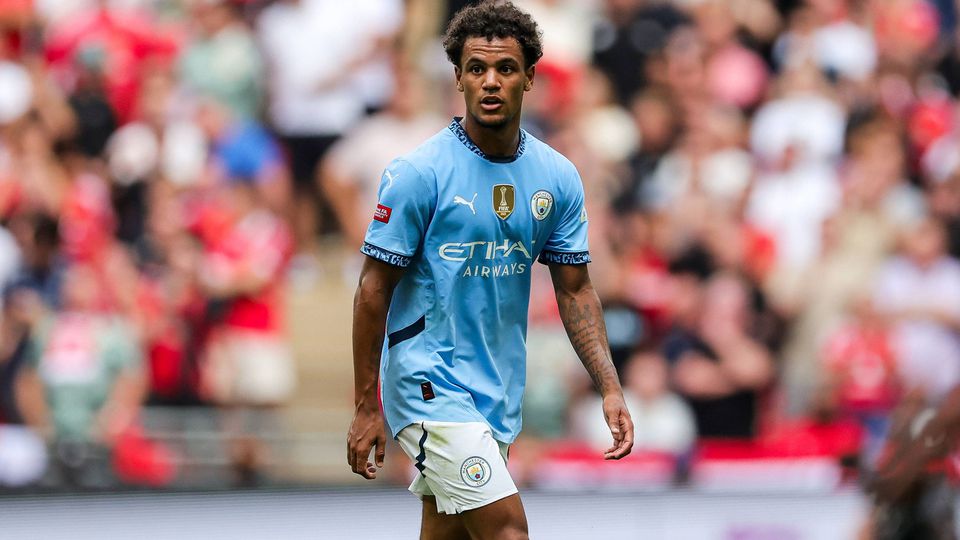 Oscar Bobb é baixa no Manchester City após sofrer fratura