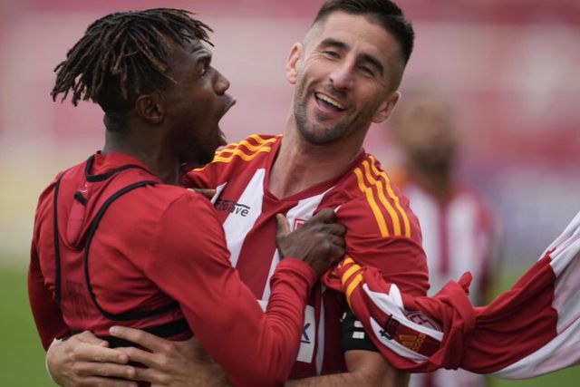 Aves SAD: Tunde assina em definitivo até 2027