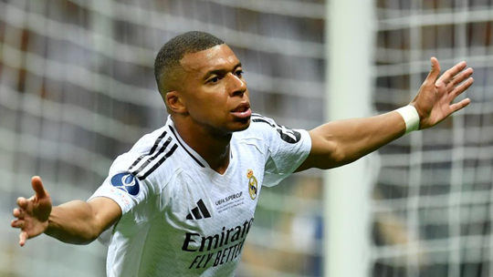 Mbappé marca na estreia e Real Madrid assegura conquista da Supertaça europeia