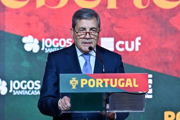 Fernando Gomes a presidente honorário da FPF