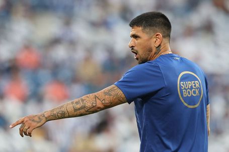 A voz de Lucho González no treino do FC Porto: «Acelera o ritmo!» (vídeo)