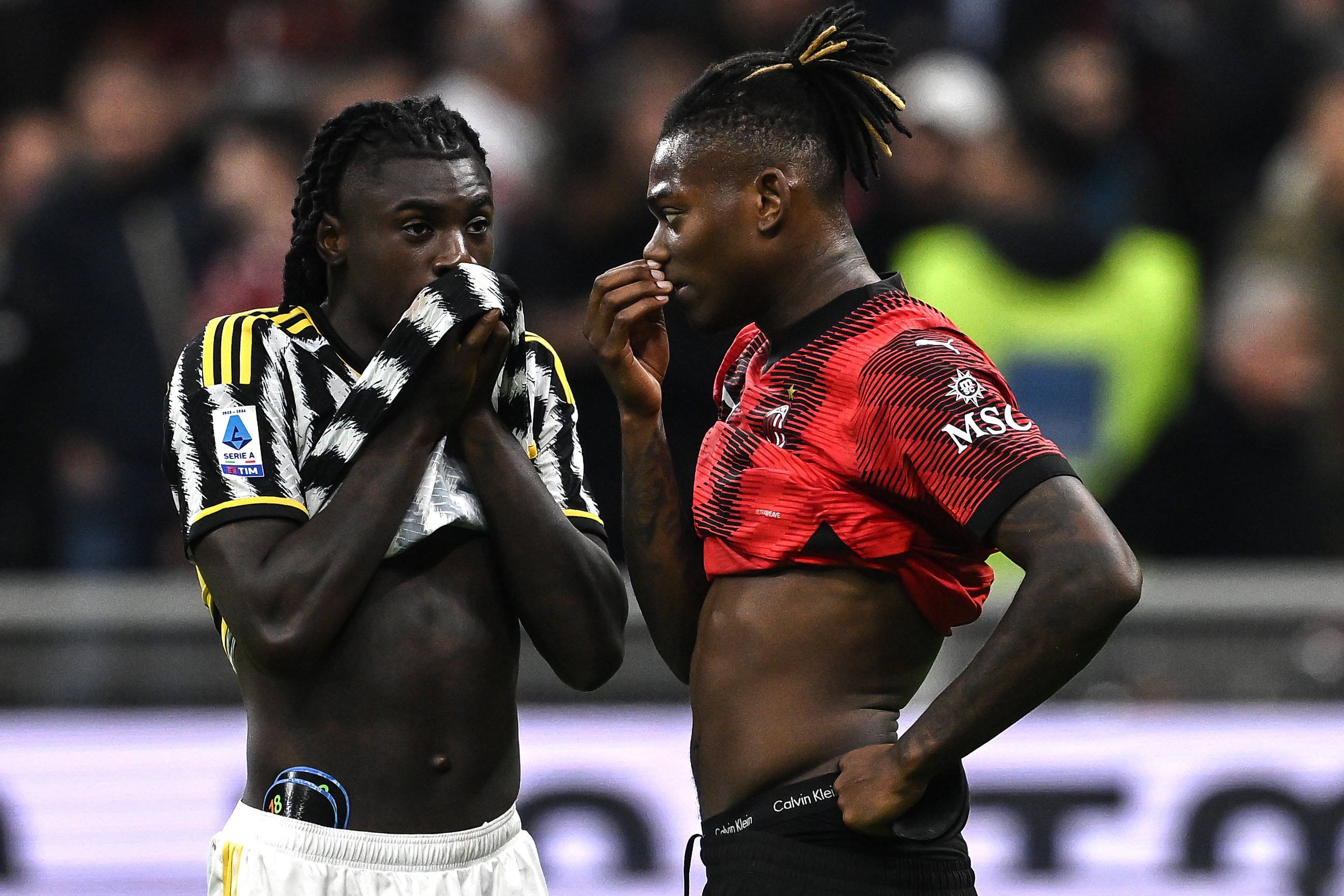Moise Kean e Rafael Leão num jogo entre Milan e Juventus, em 2023 Foto: IMAGO