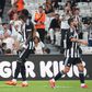 Besiktas temeu o escândalo, mas venceu graças a golo de João Mário