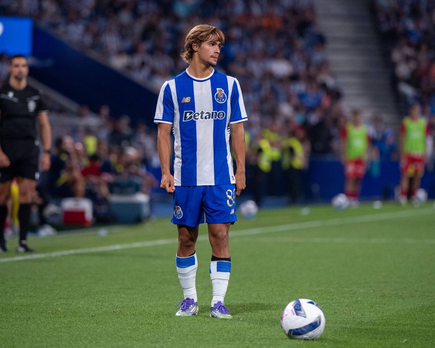 Rodrigo Mora esteve perto de se estrear por uma das seleções mais competitivas do planeta e agora vai ter de voltar a lutar pelo lugar no FC Porto