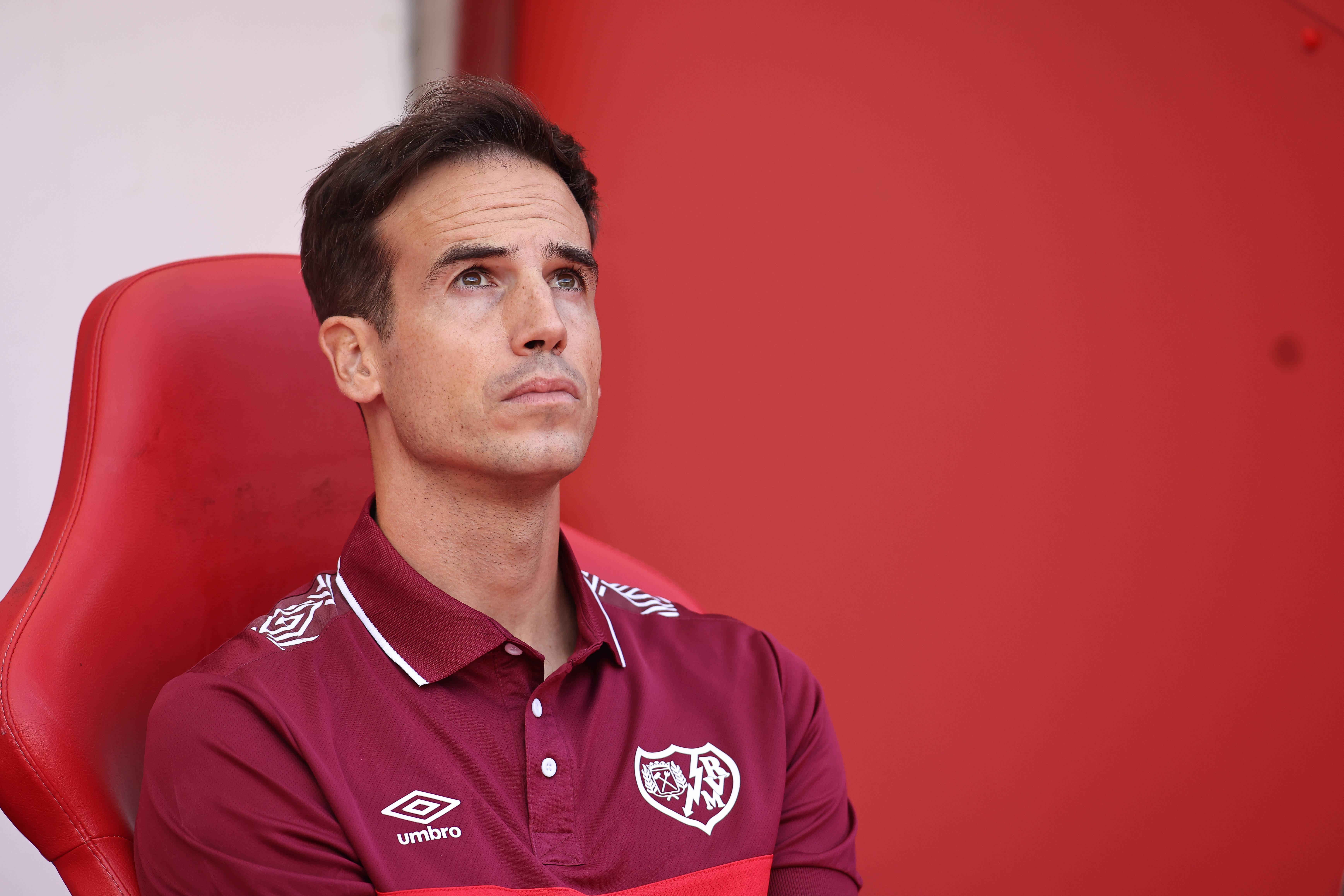 Iñigo Pérez vai deixar de ser o treinador do Rayo Vallecano - Foto: IMAGO