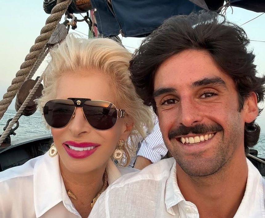 Lili Caneças e Francisco Trincão a bordo de um veleiro, no rio Tejo