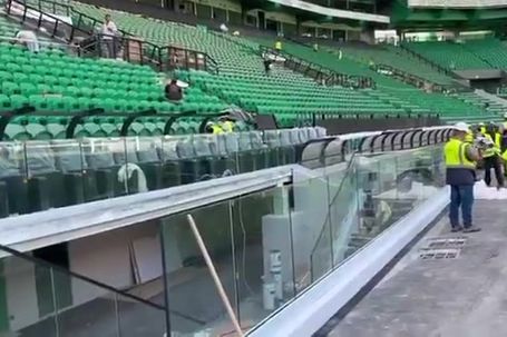 Alvalade 2.0 a 'vestir-se' para o Arouca: novos bancos já estão instalados