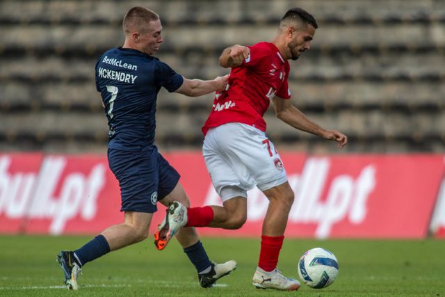 A alegre casinha europeia dos açorianos (crónica)