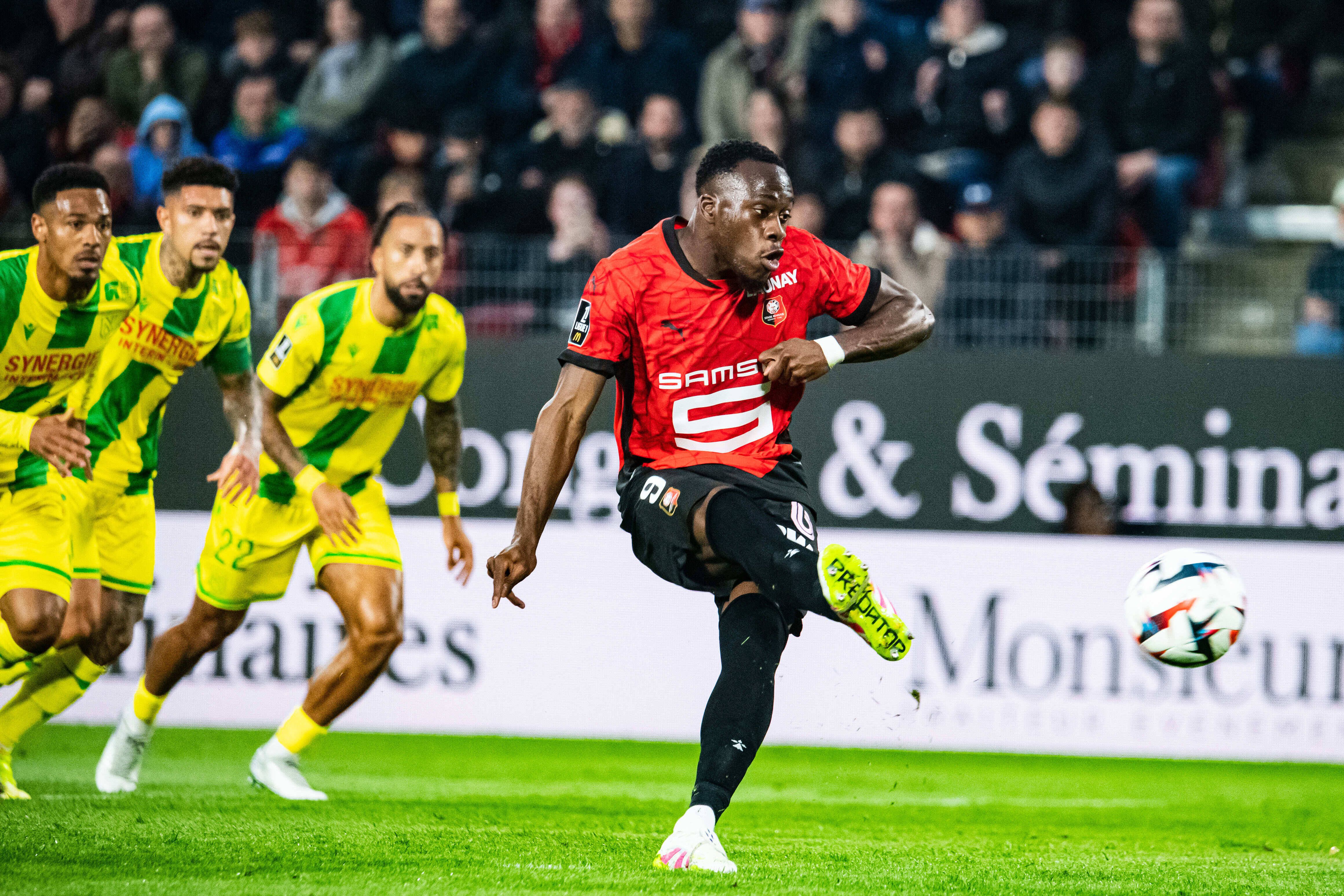 Arnaud Kalimuendo ao serviço dos franceses do Rennes Foto: IMAGO