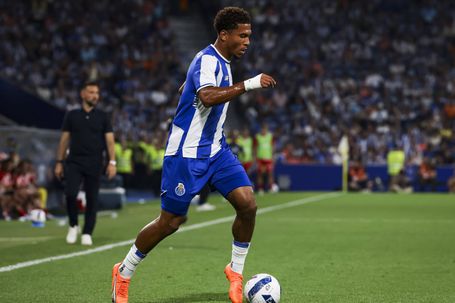 FC Porto: dossiês Namaso e Grujic em aceleração