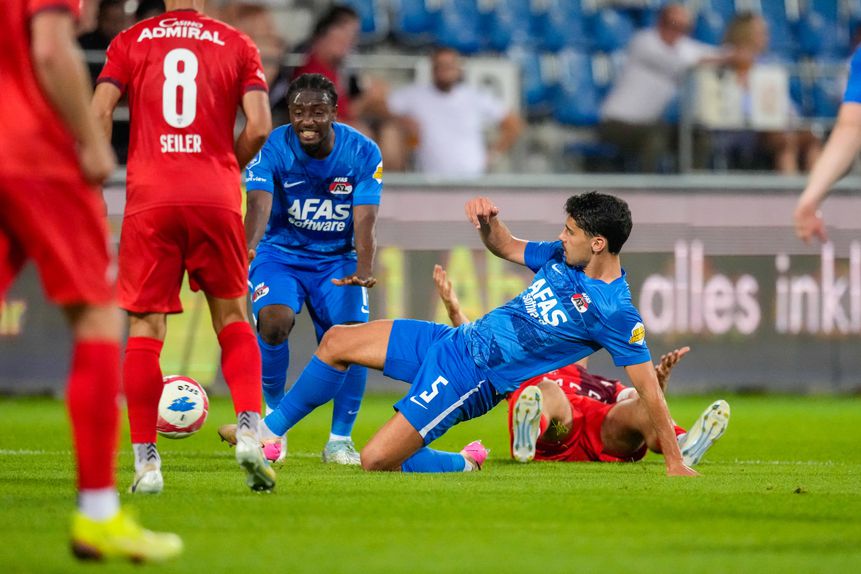 Um dos muitos cortes de Alexandre Penetra frente ao Vaduz (FOTO IMAGO)
