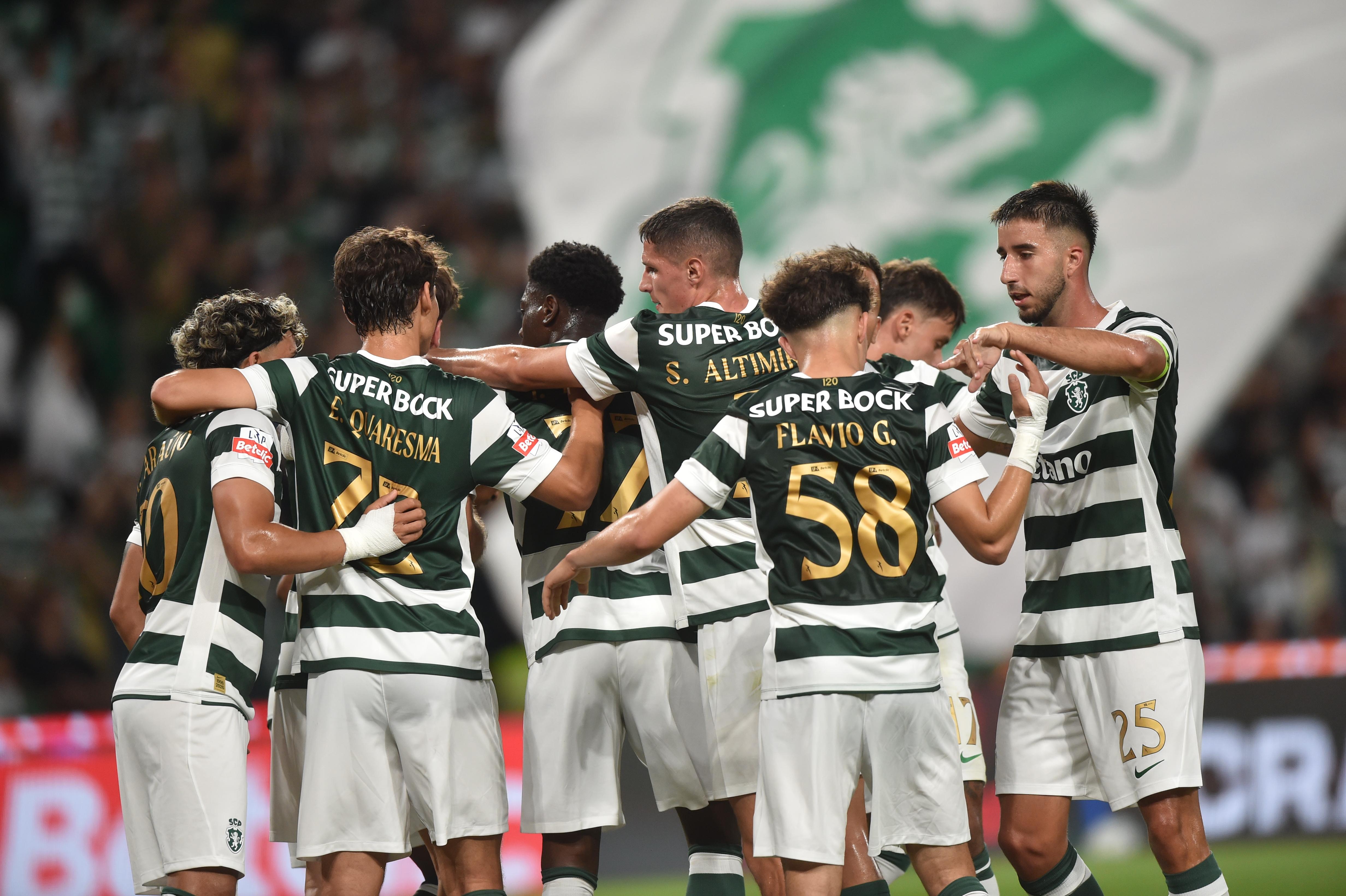 Jogadores do Sporting festejam golo marcado ao V. Guimarães - Foto: Miguel Nunes