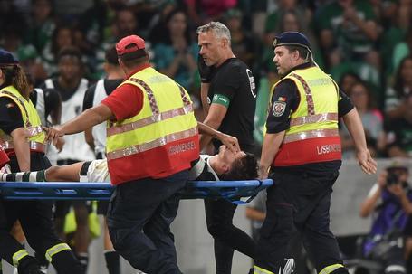 Vagiannidis deixou o relvado de maca no jogo com o V. Guimarães - Foto: Miguel Nunes