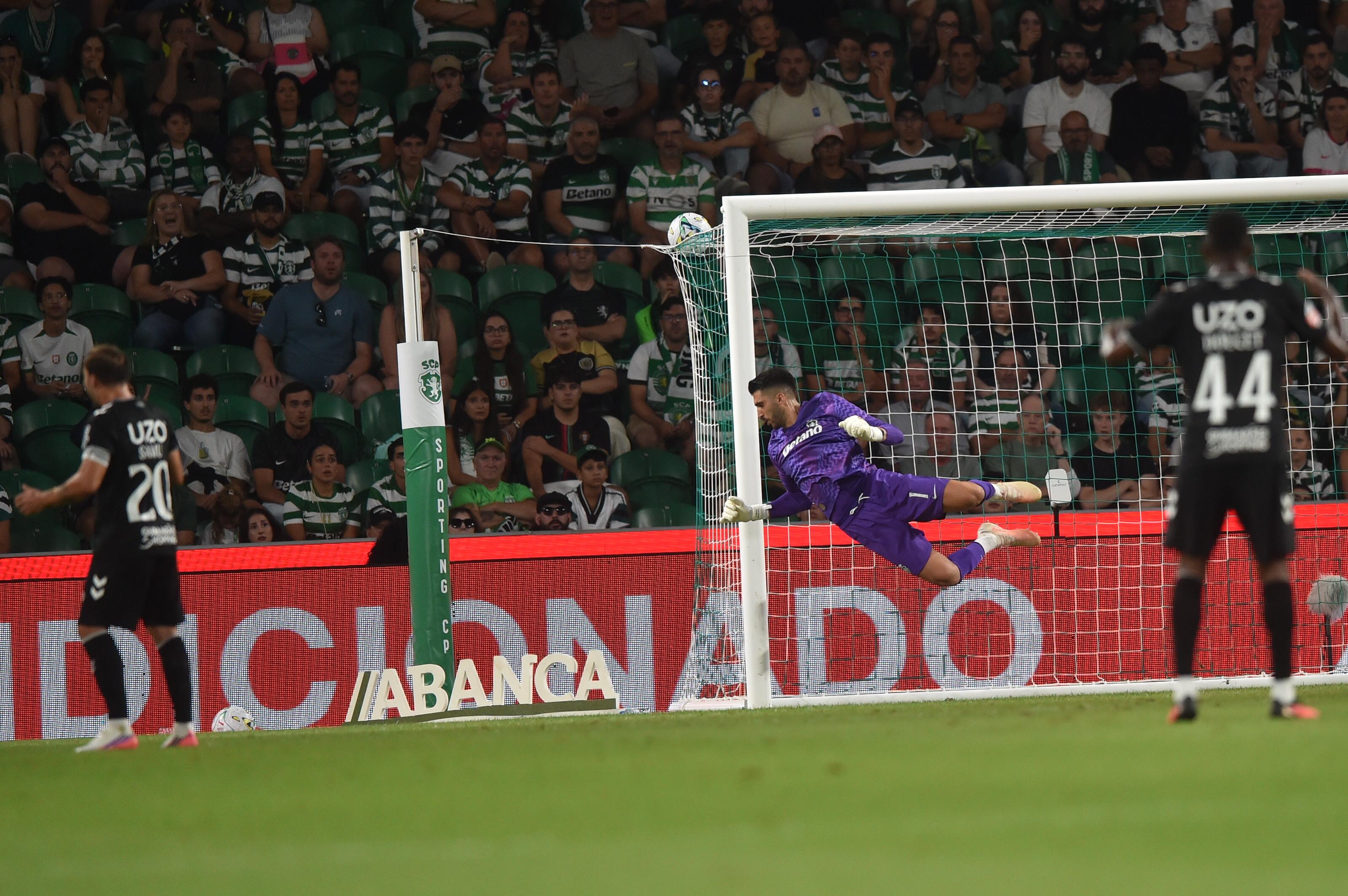 Rui Silva em ação no jogo entre o Sporting e o V. Guimarães - Foto: Miguel Nunes