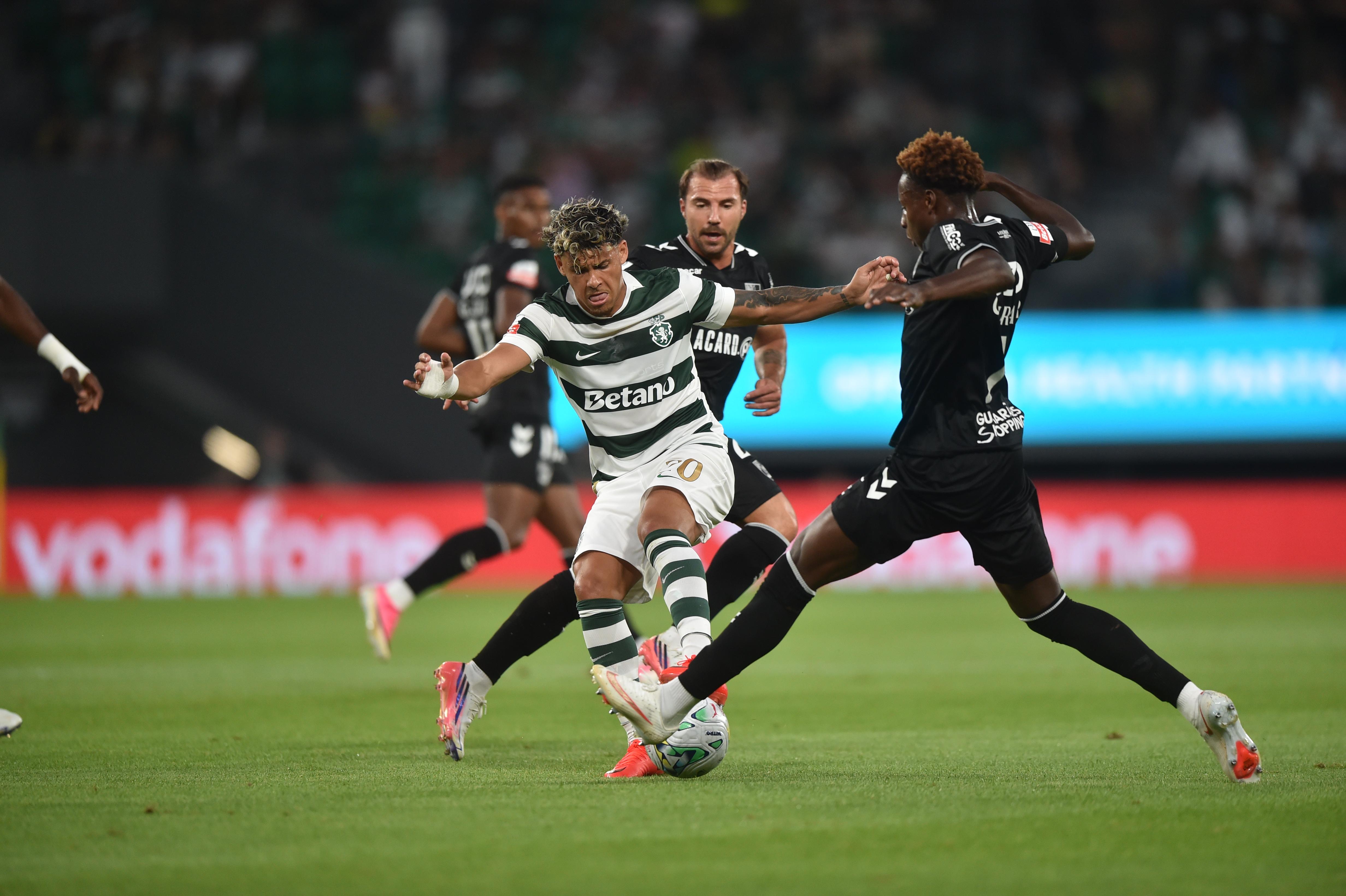 Maxi Araújo em ação no jogo entre o Sporting e o V. Guimarães - Foto: Miguel Nunes
