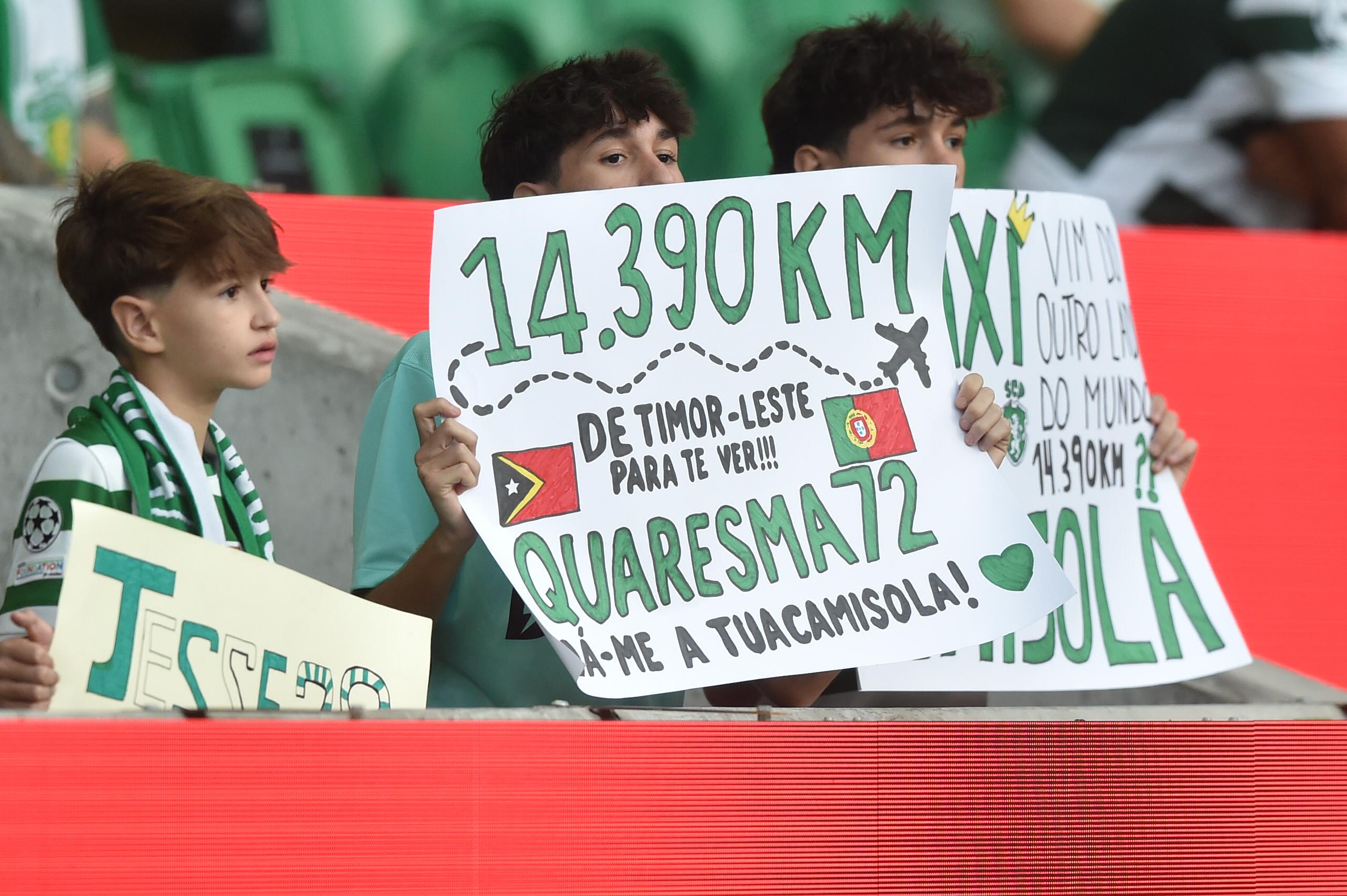Adeptos do Sporting pedem a camisola de Eduardo Quaresma - Foto: Miguel Nunes