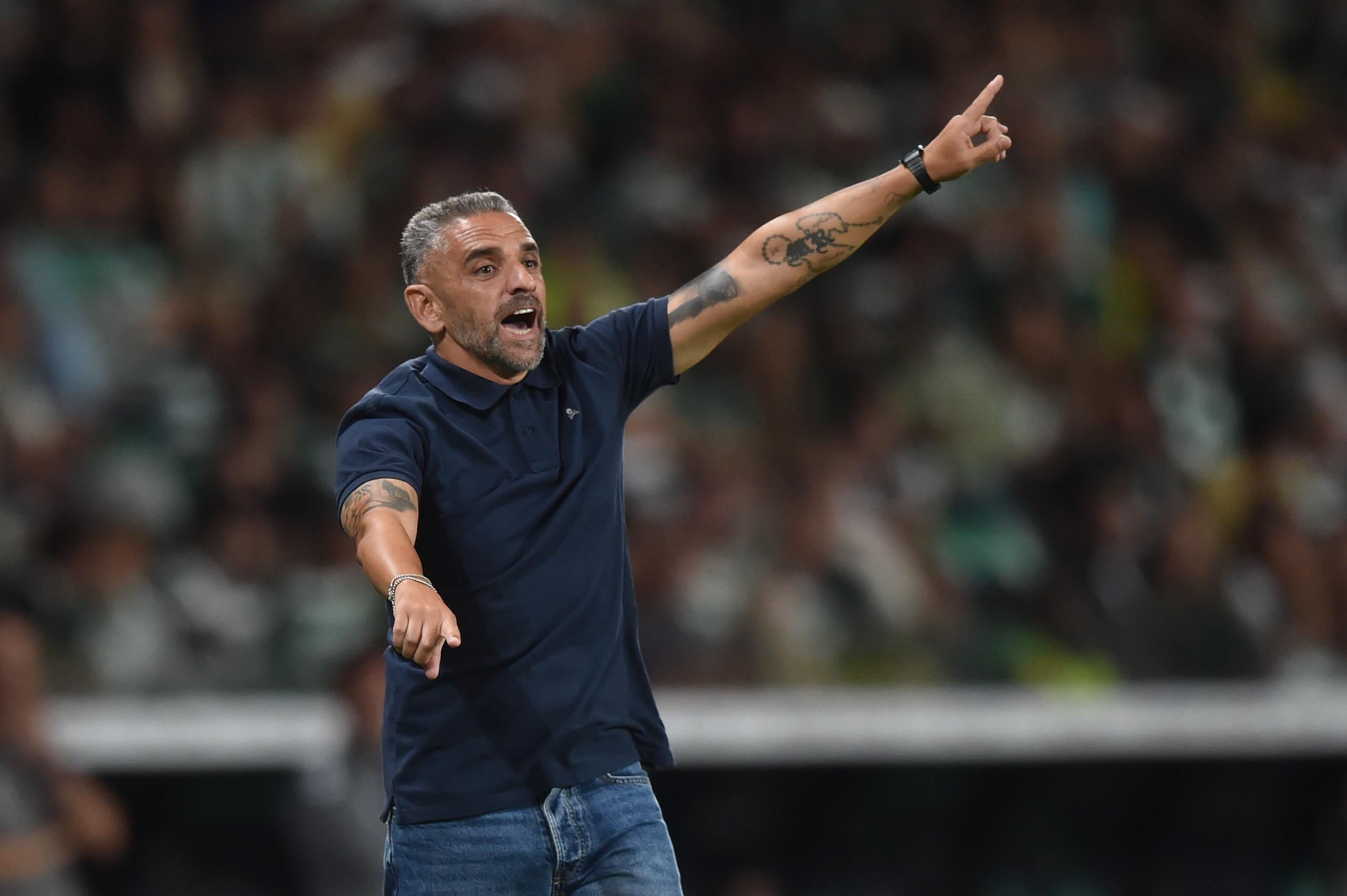 Rui Borges no banco do Sporting no jogo frente ao V. Guimarães - Foto: Miguel Nunes