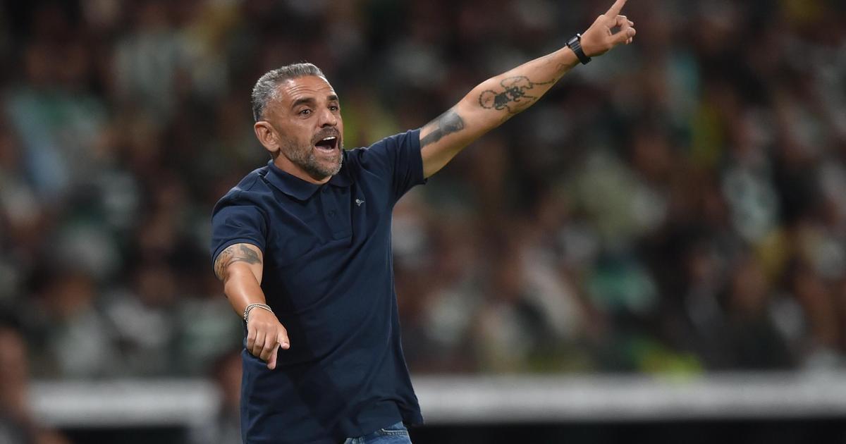 Rui Borges no banco do Sporting no jogo frente ao V. Guimarães - Foto: Miguel Nunes