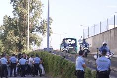 Centenas de adeptos recebem autocarro do Sporting em Alvalade
