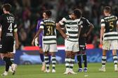 Apesar da vitória do Sporting, Luis Suárez acabou o jogo com o V. Guimarães cabisbaixo, num jogo em que foi assobiado pelos adeptos do Sporting em Alvalade (Foto Miguel Nunes)