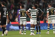 Apesar da vitória do Sporting, Luis Suárez acabou o jogo com o V. Guimarães cabisbaixo, num jogo em que foi assobiado pelos adeptos do Sporting em Alvalade - Foto: Miguel Nunes