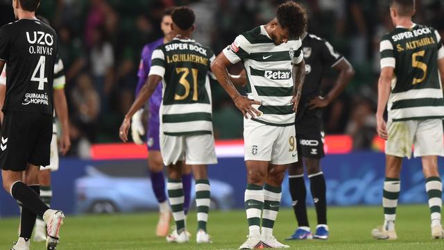 Apesar da vitória do Sporting, Luis Suárez acabou o jogo com o V. Guimarães cabisbaixo, num jogo em que foi assobiado pelos adeptos do Sporting em Alvalade (Foto Miguel Nunes)