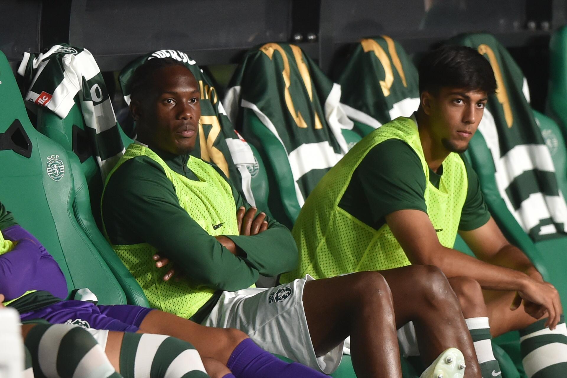 Ibrahima Ba no banco do Sporting no jogo frente ao V. Guimarães - Foto: Miguel Nunes
